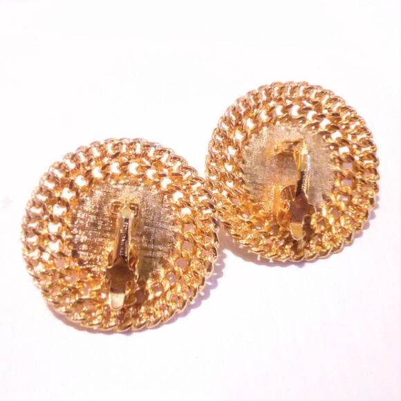 Vintage Marvella Gold Tone Faux Mabe Pearl Clip On Statement Earrings - Picture 4 of 4